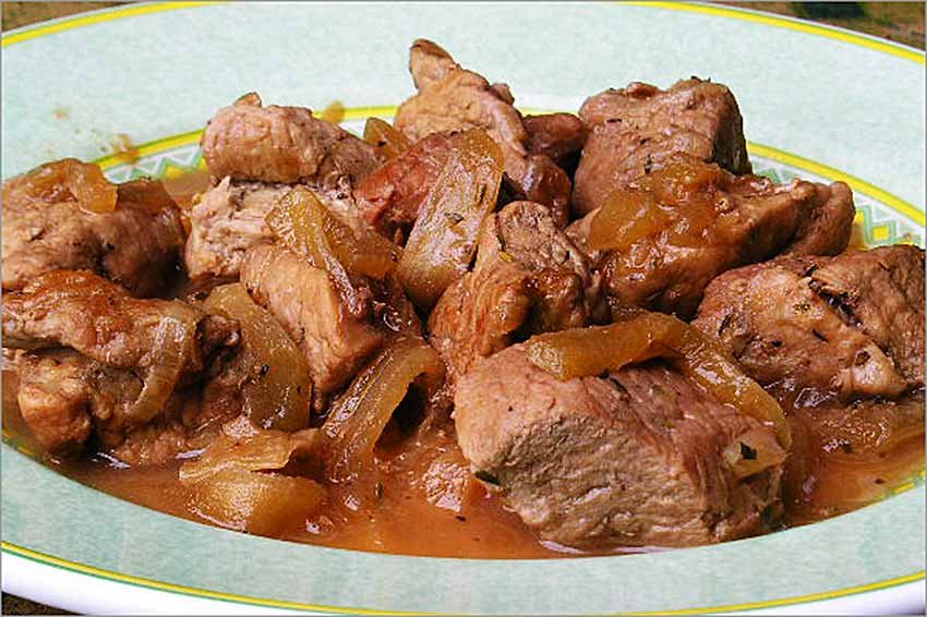 cerdo-guisado-con-cebolla